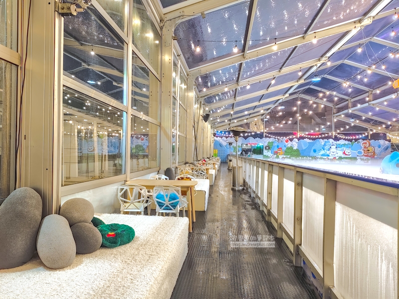 中國信託金融園區戶外滑冰場家長休息區