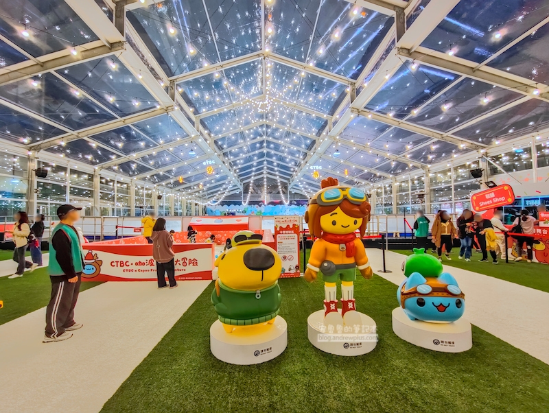 中國信託溜冰咖波拍照公仔