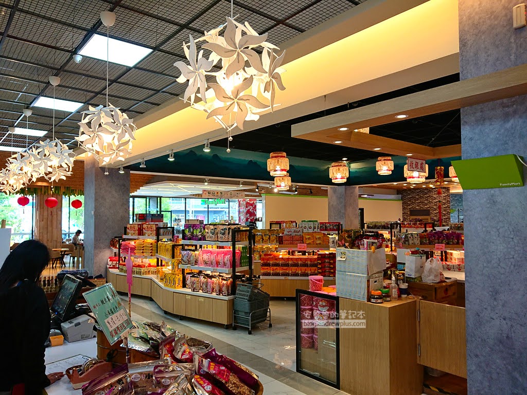 苗栗景點 中山高休息站 三義車亭服務區 樂禵咖啡,便利商店,美食街和寬敞舒適休息區 15 苗栗三義景點,推薦中山高休息站,三義車亭服務區