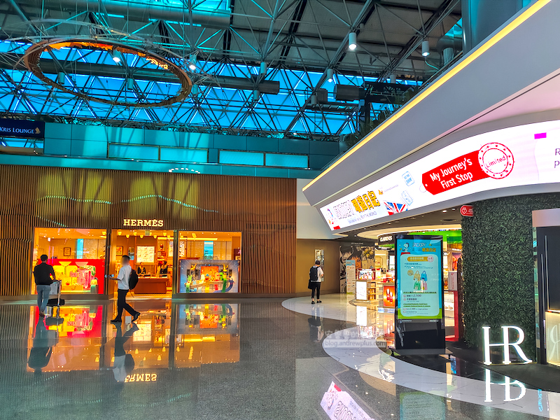 桃園機場第二航廈免費休息 免費淋浴,充電插座,WIFI過夜睡覺 27 桃園機場第二航廈免費休息區,桃園機場過夜睡覺修息,二航廈休息區,