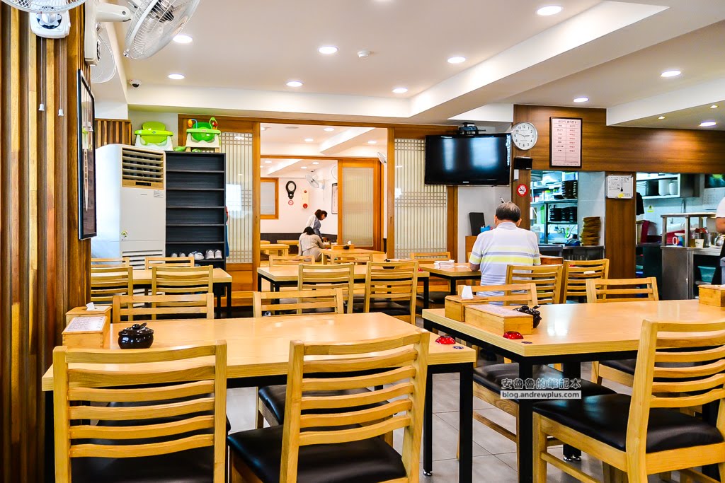 釜山美食|名品海雲台蔘雞湯해운대소문난삼계탕:附人參藥酒調味也能直接喝,海雲台傳説中人參雞湯 8 海雲台名品人參雞湯,海雲台必吃美食,海雲台蔘雞湯