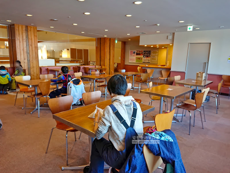 喜樂樂滑雪場休息室吃午餐喝飲料