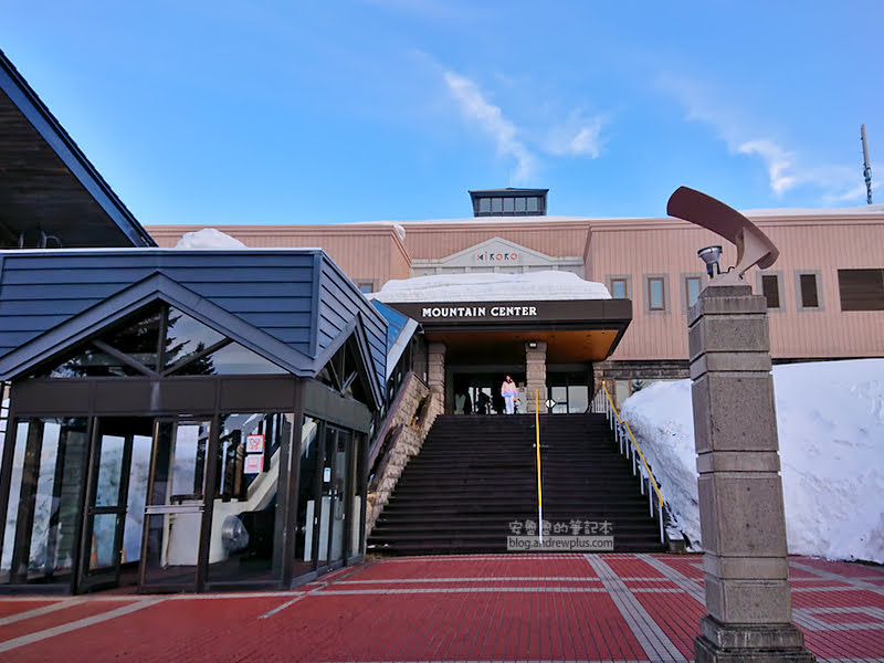 喜樂樂滑雪場kiroro喜樂樂雪世界旁邊就是Club med飯店
