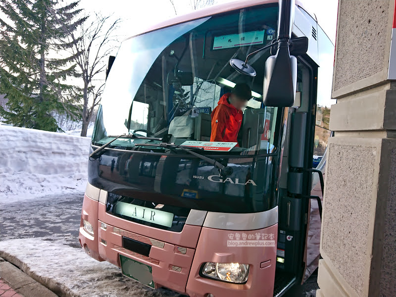 喜樂樂雪世界回札幌的巴士已經抵達門口
