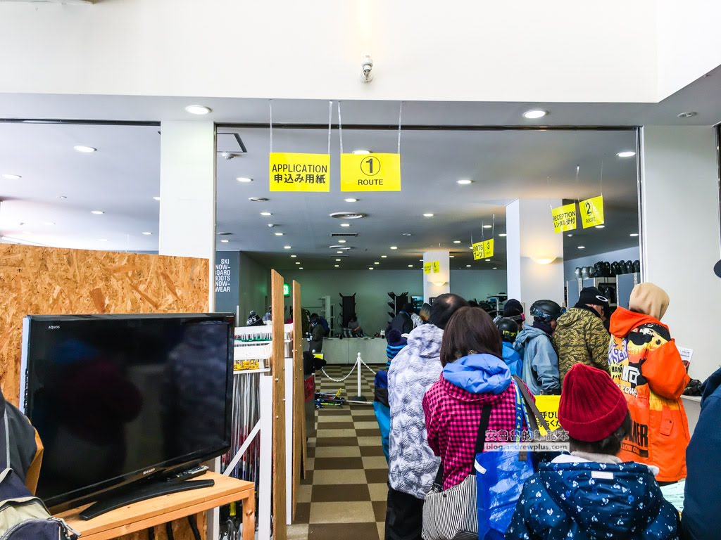 諾恩水上滑雪場 雪具出租店排隊