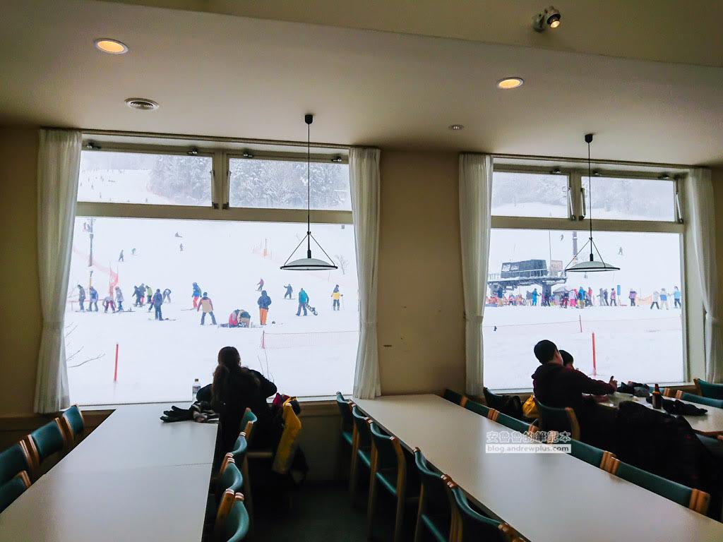 諾恩水上滑雪場 美食餐廳, Troll 窗外的滑雪場雪景