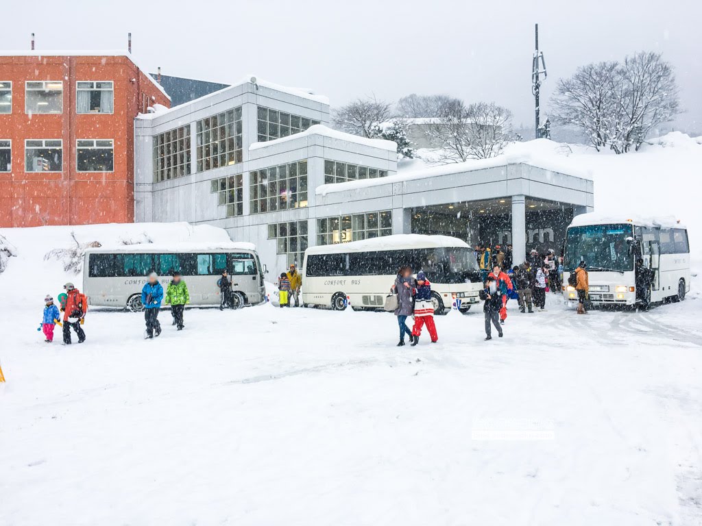 諾恩水上滑雪場, 滑雪中心門口