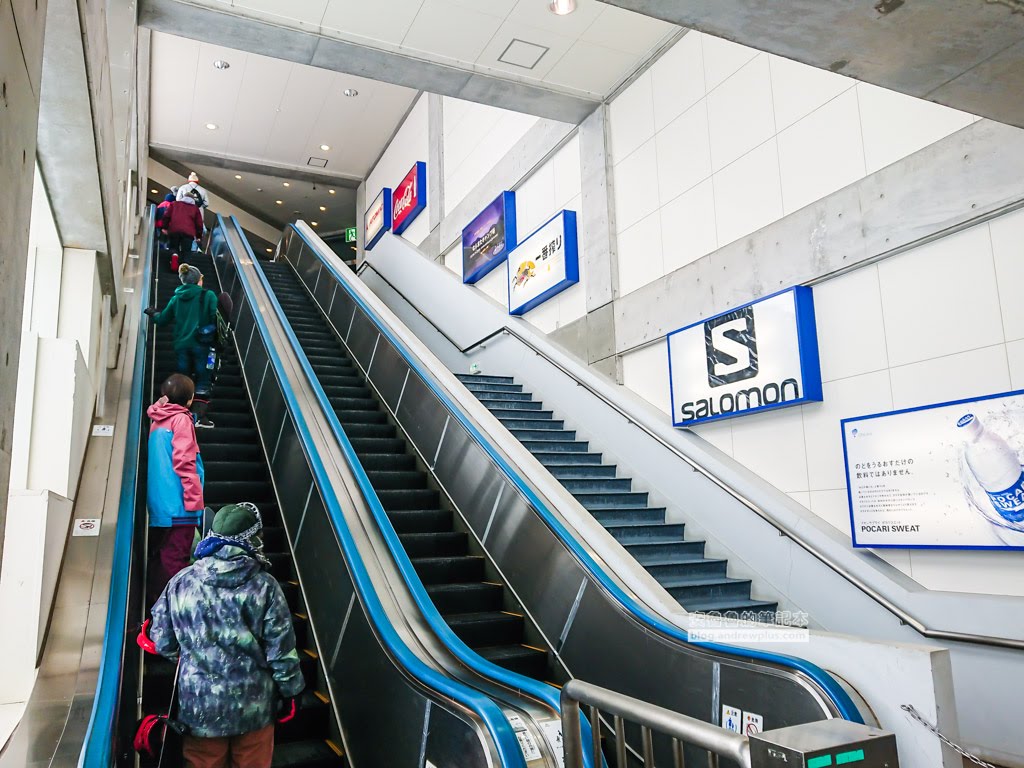 諾恩水上滑雪場, 通往二樓的手扶梯
