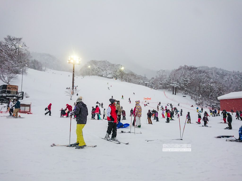 諾恩水上滑雪場, 滑雪中心, 夜滑時段
