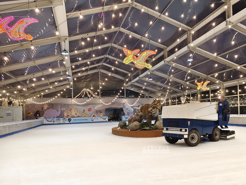 中國信託溜冰 預約 2025-26場次,免費冰鞋借用|中國信託金融園區戶外滑冰場 41 chinatrust skate 0027 - 中國信託溜冰