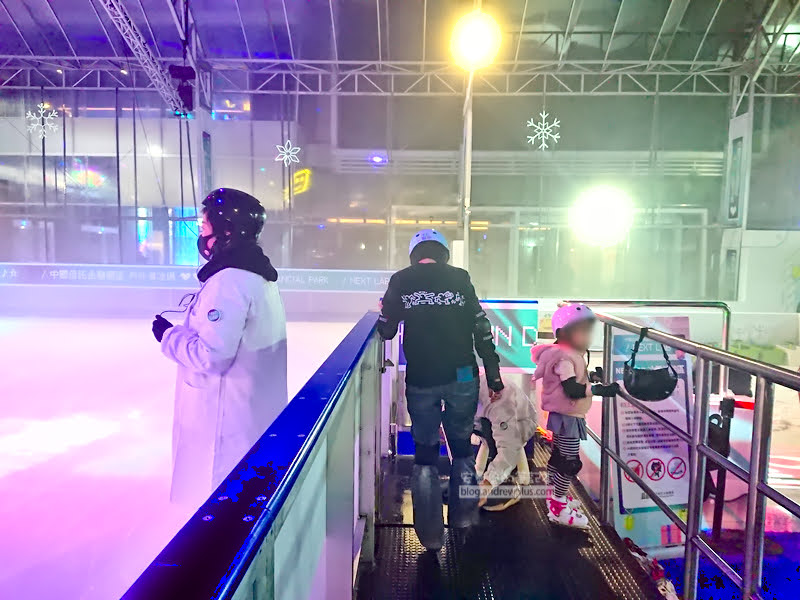 中國信託溜冰 預約 2025-26場次,免費冰鞋借用|中國信託金融園區戶外滑冰場 36 中國信託金融園區戶外滑冰場,中國信託溜冰,點燃生命之火公益活動