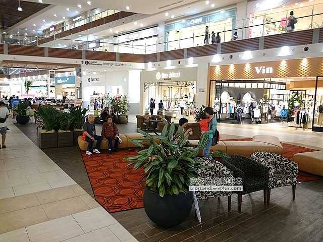 沖繩自駕遊, 永旺來客夢購物中心大廳