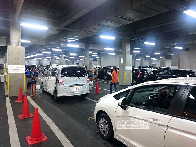 沖繩租車 Orix 全攻略,那霸機場借市區還、加油、充電樁、玩遊戲練右駕懶人包,2026更新 12 沖繩租車, orix 租車歸還處T Galleria的停車場,由服務人員驗車並歸還