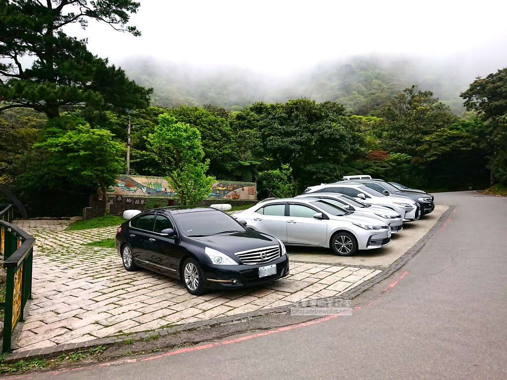 竹子湖海芋季, 鐘聲幸福觀景台 (頂湖展望台)停車場, 停車位數量不多