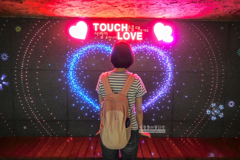 白淺灘文化村,海岸隧道內的touch love裝置藝術