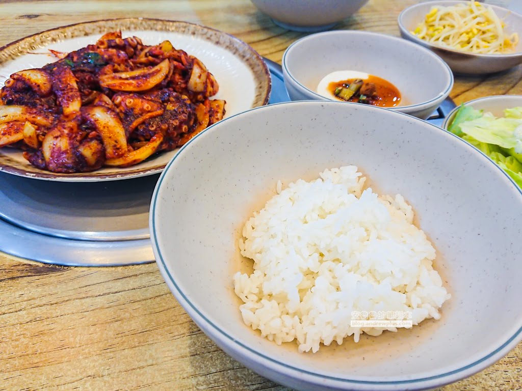 釜山必吃美食,辣炒章魚拌飯,善良章魚