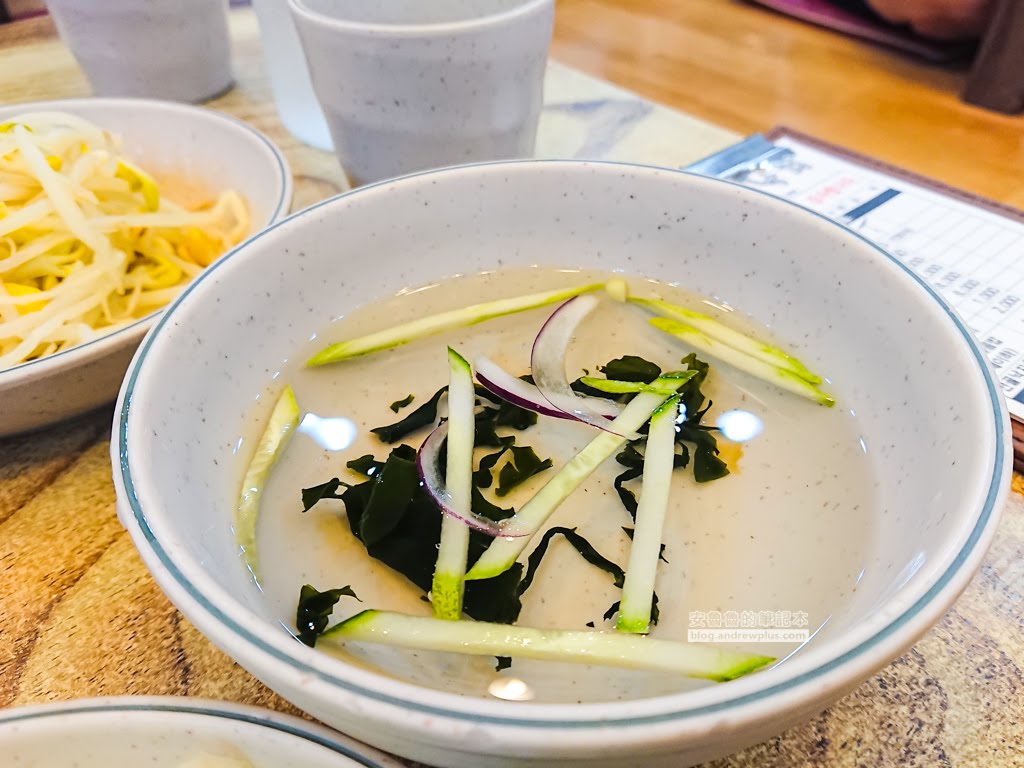 釜山必吃美食,辣炒章魚拌飯,善良章魚