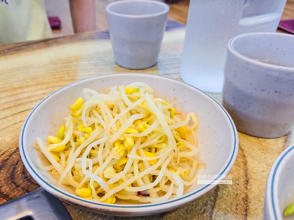 釜山必吃美食,辣炒章魚拌飯,善良章魚