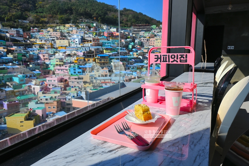 釜山咖啡廳 | Coffee it house 指南: 交通,粉紅色咖啡屋,推薦甘村洞咖啡廳,釜山美食推薦, 커피잇집 | 安魯魯的筆記本