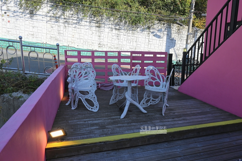 甘川洞咖啡廳 coffee it house,一樓戶外座位區