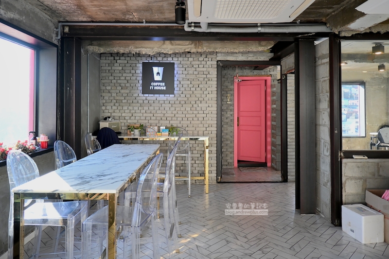 甘川洞咖啡廳 coffee it house, 一樓座位區