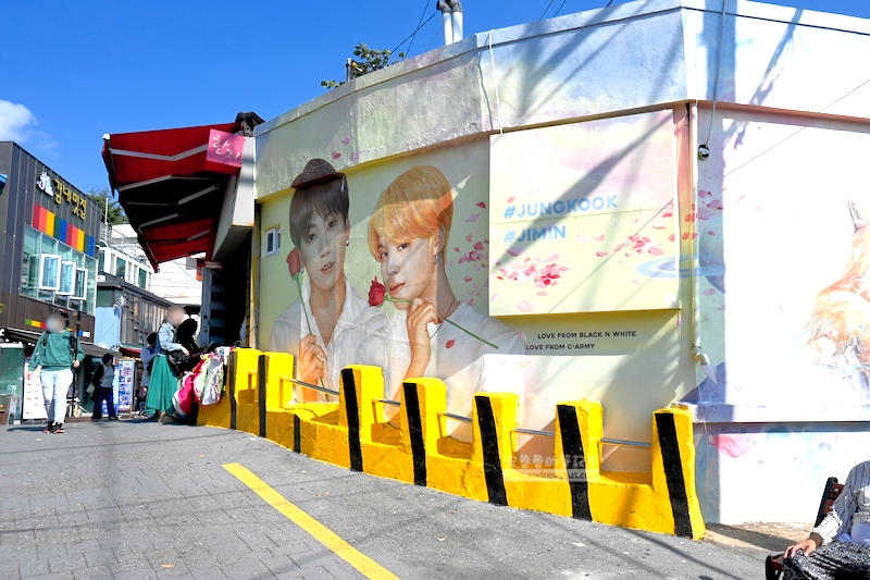 甘川文化村,防彈少年團柾國和智旻的壁畫