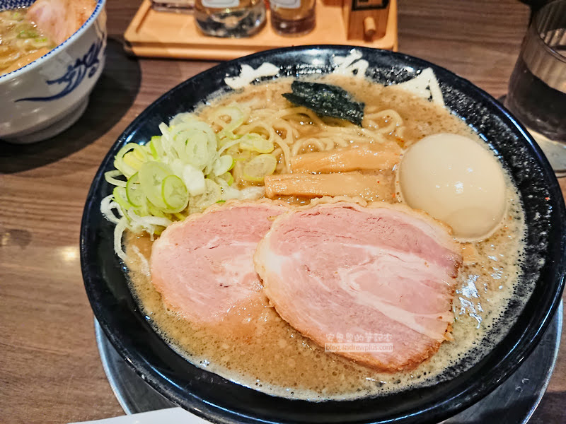 東京車站伴手禮/美食攻略: 餐廳、和菓子甜點、逛街購物, 日本旅遊的第 1 站必逛必買整理 19 東京美食|六厘舍 東京晴空街道店:東京必吃拉麵