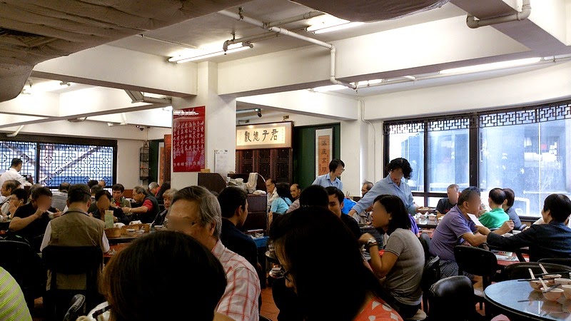 香港上環六安居(原蓮香居),用餐空間很大,且有兩層樓,但幾乎隨時都在客滿