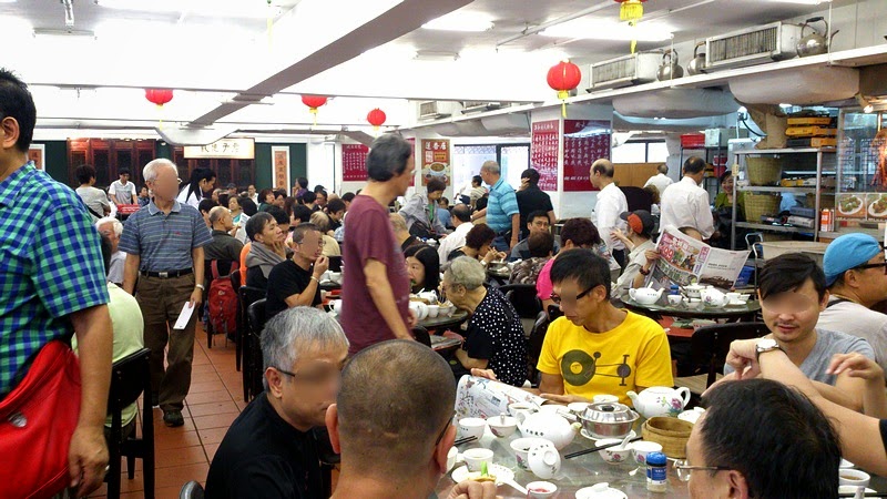 香港美食 | 香港傳統飲茶六安居懶人包:點心推車上擺滿剛出籠的蒸籠蝦餃與燒賣 | 安魯魯的筆記本