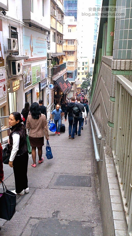 中環半山扶手電梯,蘇豪區soho外國人聚集的夜店區