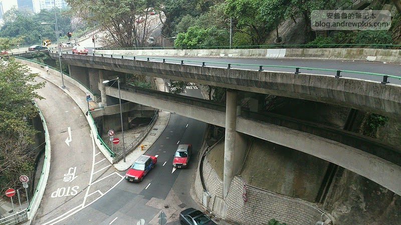 中環半山扶手電梯,羅便臣花園大廈前的引道
