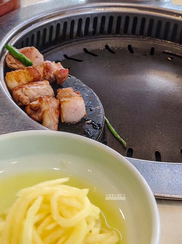 味贊王鹽烤肉, 保溫專用石盤,不用擔心持續加熱會烤焦