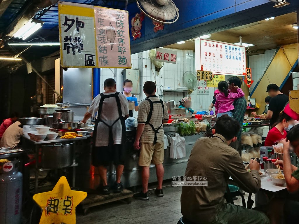台南宵夜推薦|小杜意麵:友愛市場旁70年排隊老店,必點古早味豬油乾意麵與限量骨肉湯,招牌滷味黑白切隨便點都大盤 4 小杜意麵,台南小吃,台南美食