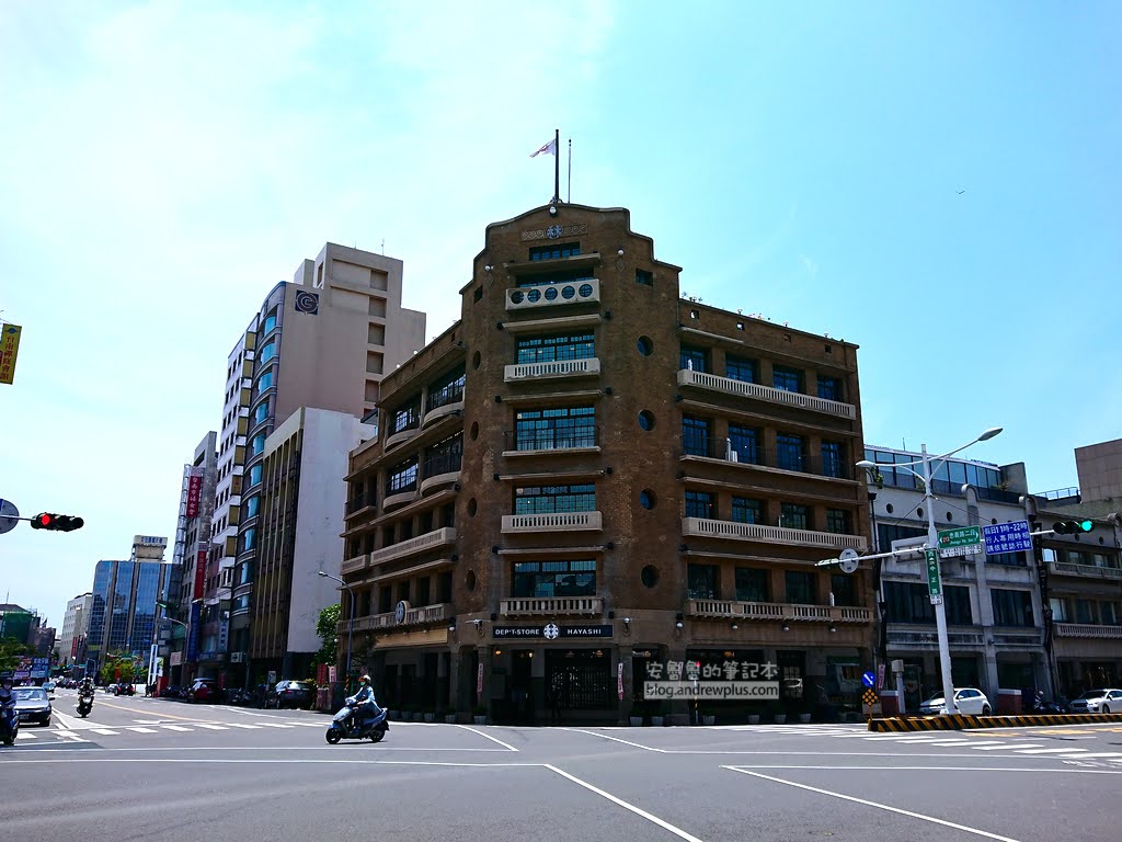 台南景點|林百貨半日遊:南台灣第一間百貨公司,必坐復古指針電梯、朝聖頂樓神社與文創伴手禮必逛攻略 2 林百貨,台南景點,台南必玩
