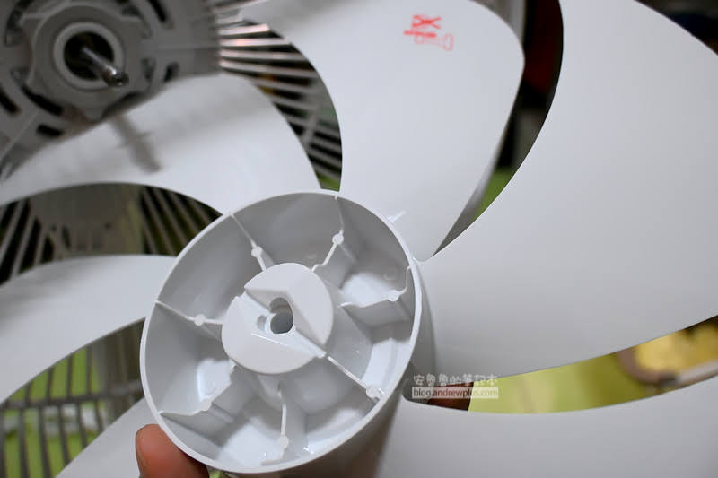 DC 變頻電風扇開箱與安裝心得:HERAN 禾聯 14 吋智慧觸控變頻7葉片(HDF-14A8NH) 18 電風扇推薦,循環扇推薦