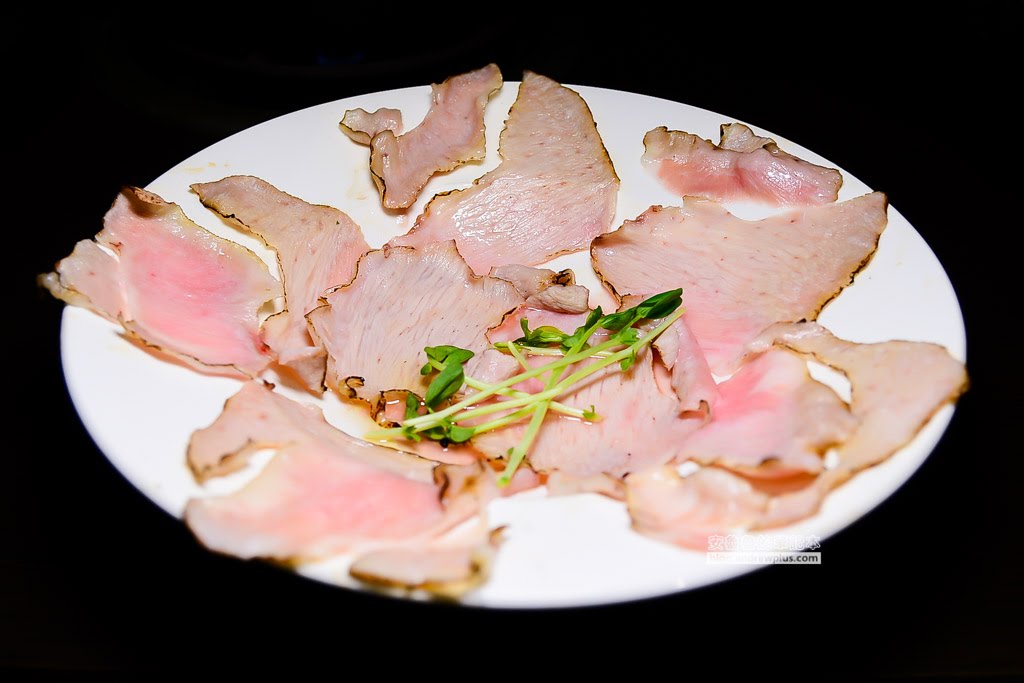 台北美食 | 肉老大頂級肉品涮涮鍋:高品質原塊肉與研發特色湯頭交織的極致CP值火鍋體驗 15 肉老大限量炙燒松阪豬