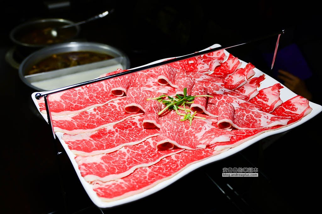 台北美食 | 肉老大頂級肉品涮涮鍋:高品質原塊肉與研發特色湯頭交織的極致CP值火鍋體驗 12 肉老大美國特選黑毛牛